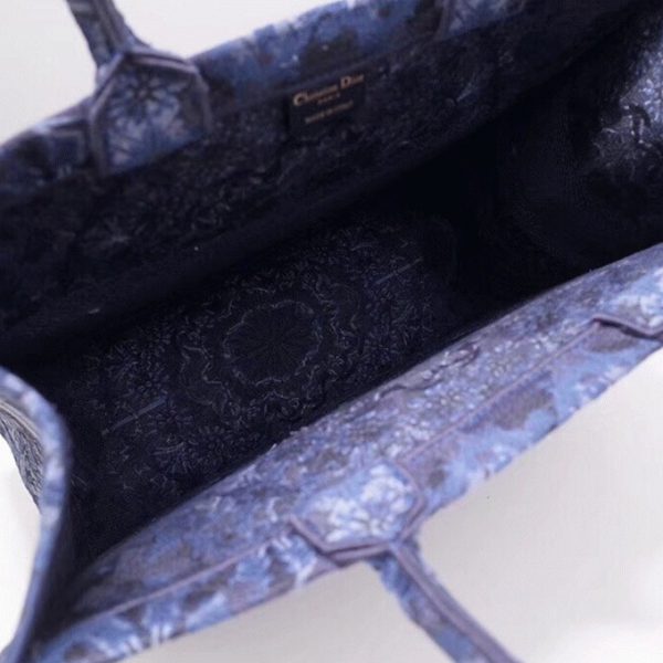 Fausse Sac Dior Book Tote Large en coton brodé KaleiDiorscopic bleu – Image 7