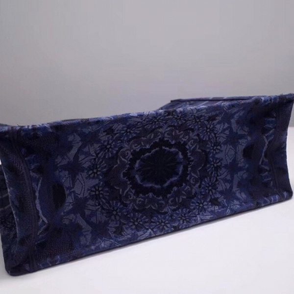 Fausse Sac Dior Book Tote Large en coton brodé KaleiDiorscopic bleu – Image 5