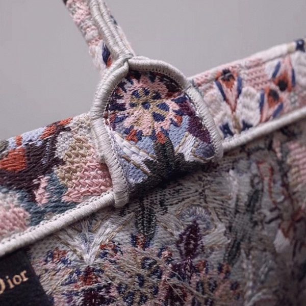 Fausse Sac Dior Book Tote Large en coton brodé KaleiDiorscopic rose – Image 6