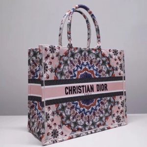 Fausse Sac Dior Book Tote Large en coton brodé KaleiDiorscopic rose