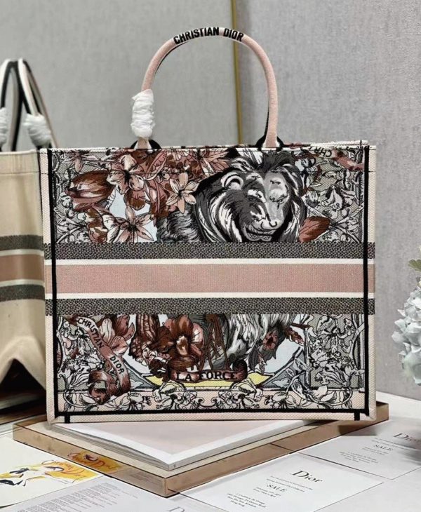 Faux Sac Dior Book Tote Large en broderie multicolore La Force – Image 5