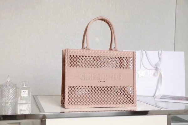Réplique Sac Dior Book Tote Large en broderie Mesh beige – Image 4