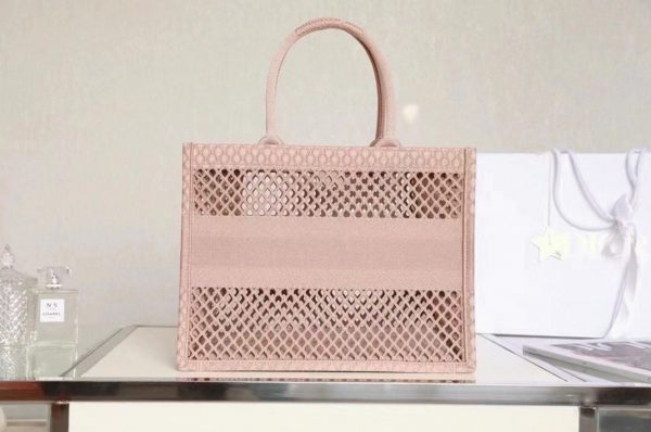 Réplique Sac Dior Book Tote Large en broderie Mesh beige – Image 3