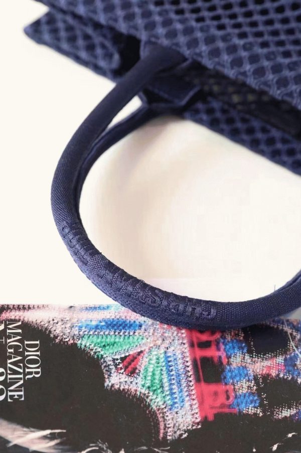 Réplique Sac Dior Book Tote Large en broderie Mesh bleue – Image 6