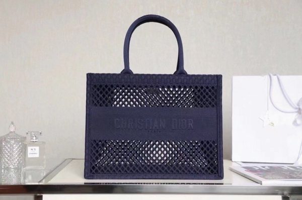 Réplique Sac Dior Book Tote Large en broderie Mesh bleue – Image 5