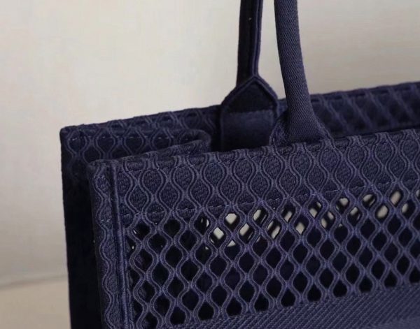 Réplique Sac Dior Book Tote Large en broderie Mesh bleue – Image 4