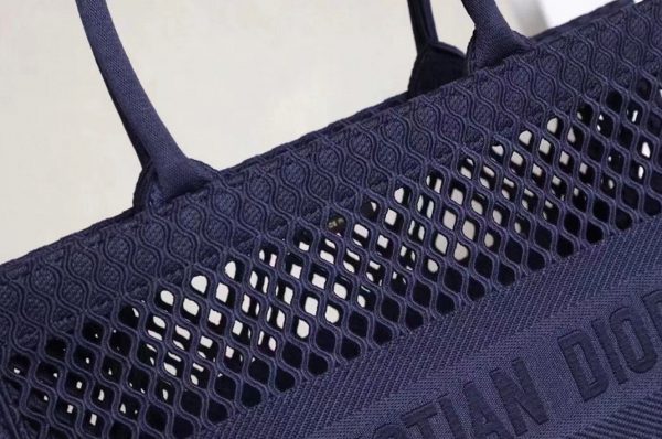 Réplique Sac Dior Book Tote Large en broderie Mesh bleue – Image 3