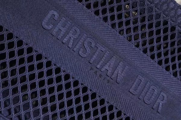 Réplique Sac Dior Book Tote Large en broderie Mesh bleue – Image 2