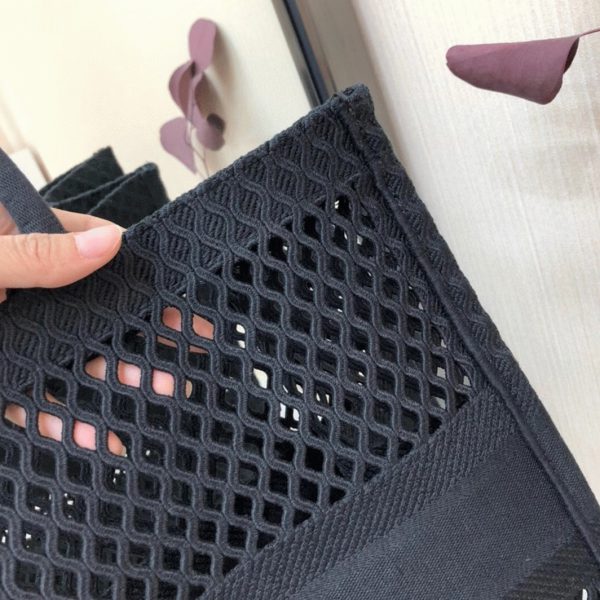 Contrefaçon Sac Dior Book Tote Large en broderie Mesh noire – Image 10