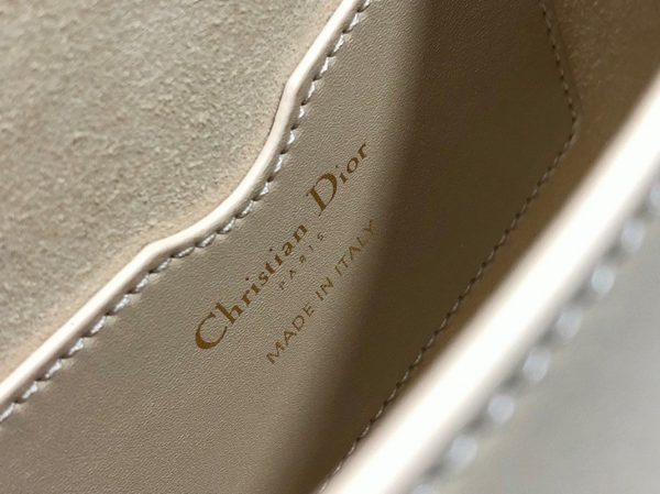 Réplique Sac Dior Bobby Medium en beige – Image 5