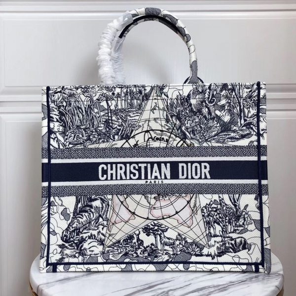 Contrefaçon Sac Dior Book Tote Large en toile brodée "Around the World" – Image 3