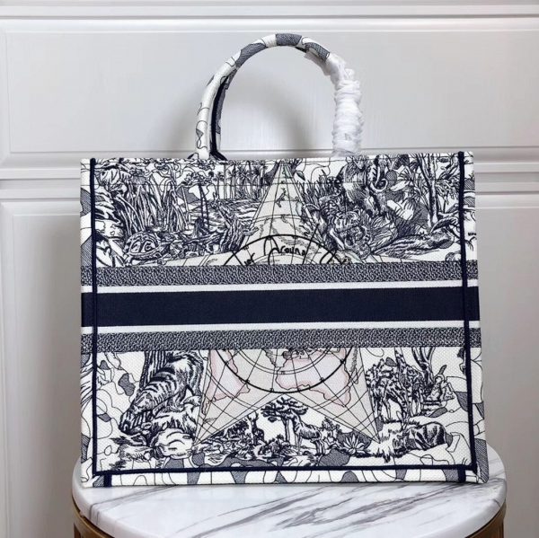 Contrefaçon Sac Dior Book Tote Large en toile brodée "Around the World" – Image 2