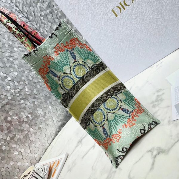 Fausse Sac Dior Book Tote Large en broderie Lumières multicolores – Image 5