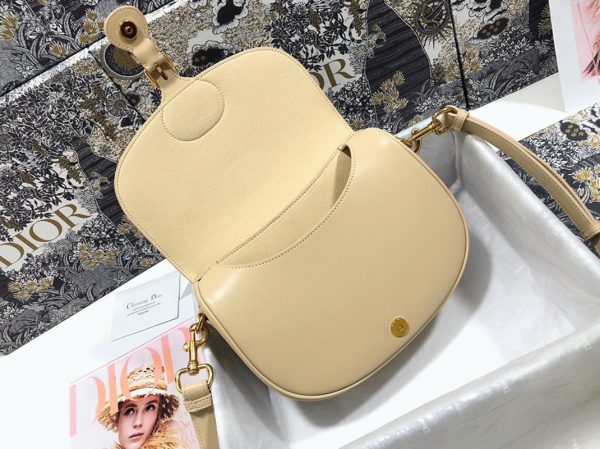 Réplique Sac Dior Bobby Medium en beige – Image 2