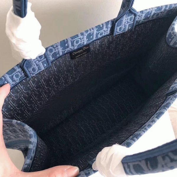 Imitation Sac Dior Book Tote Large en toile Oblique denim bleue – Image 5
