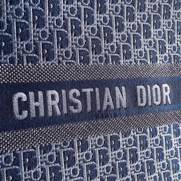 Imitation Sac Dior Book Tote Large en toile Oblique denim bleue – Image 4