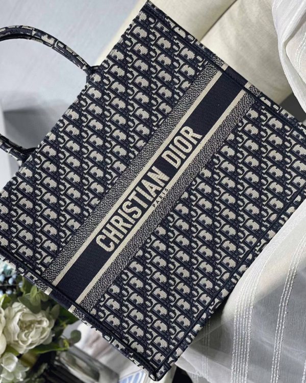 Fausse Sac Dior Book Tote Large en broderie Oblique bleue – Image 9