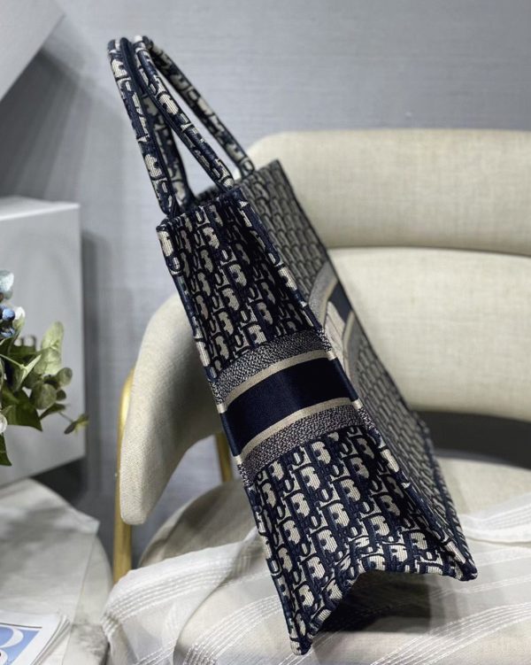 Fausse Sac Dior Book Tote Large en broderie Oblique bleue – Image 8