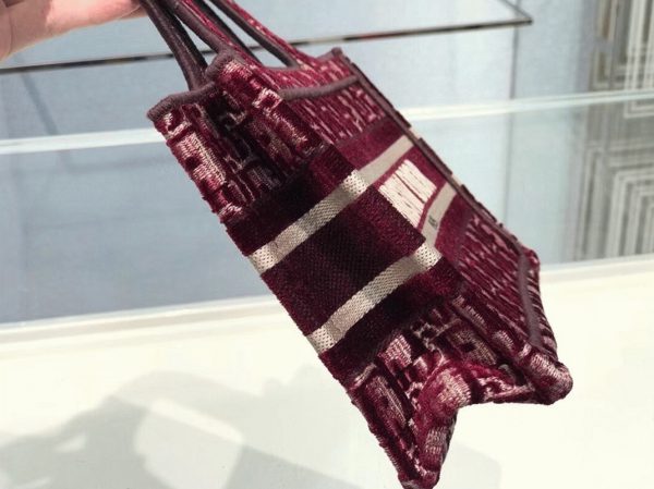 Réplique Mini Sac Dior Book Tote en velours Bordeaux brodé Oblique – Image 3