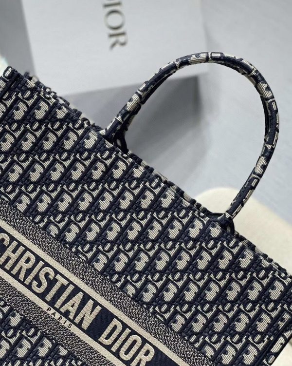 Fausse Sac Dior Book Tote Large en broderie Oblique bleue – Image 5