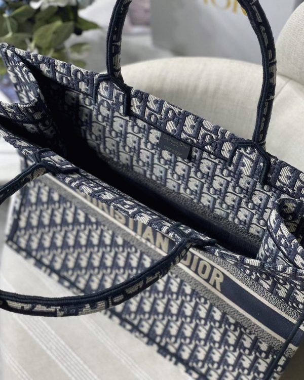 Fausse Sac Dior Book Tote Large en broderie Oblique bleue – Image 4