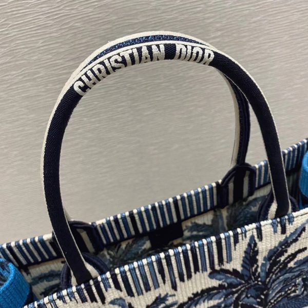 Réplique Sac Dior Book Tote Large en broderie Palmiers Dior bleue – Image 7
