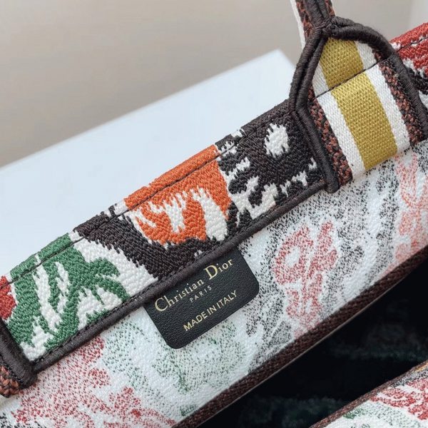 Faux Sac Dior Book Tote Large en broderie Paisley Dior multicolore jaune – Image 8
