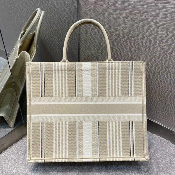 Réplique Sac Dior Book Tote Large en broderie rayures beige – Image 3