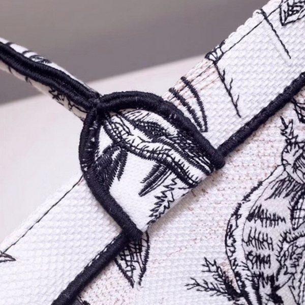 Fausse Sac Dior Book Tote Large en motif Carnivora Toile de Jouy – Image 7