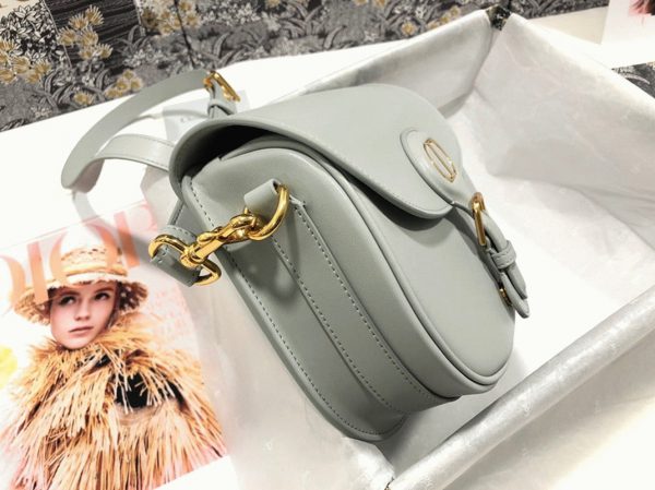 Contrefaçon Sac Dior Bobby Medium en gris – Image 9