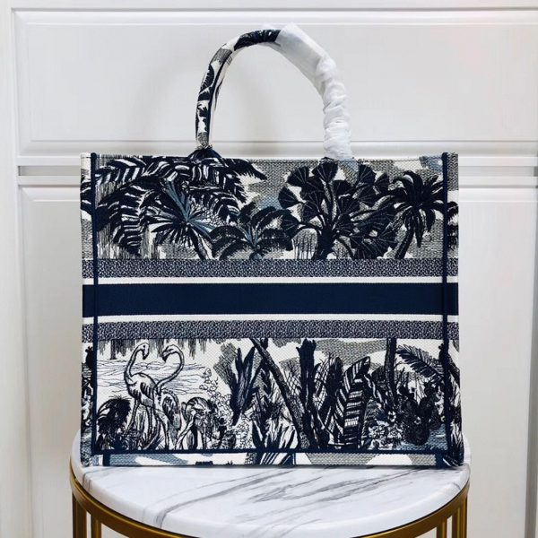 Réplique Sac Dior Book Tote Large en broderie Palmier Toile de Jouy bleue – Image 8