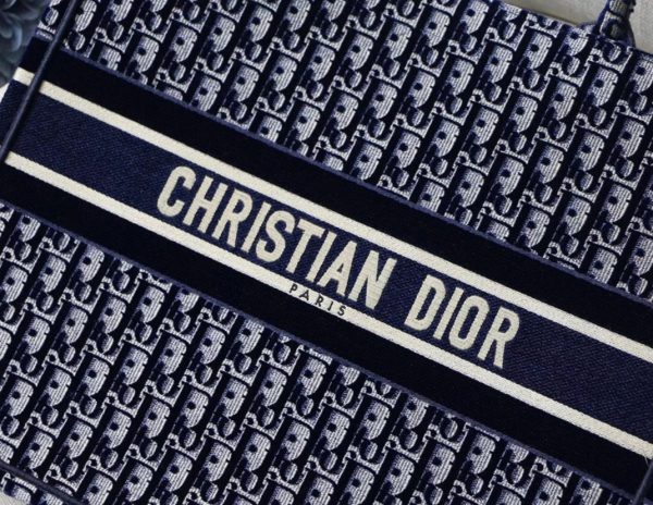 Réplique Sac Dior Book Tote Large en velours brodé Oblique bleu – Image 2