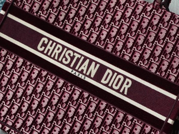 Fausse Sac Dior Book Tote Large en velours brodé Oblique bordeaux – Image 5