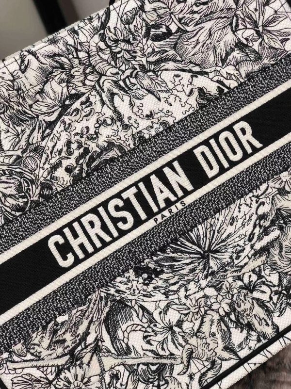 Réplique Sac Dior Book Tote Large en broderie Zodiac latte – Image 2