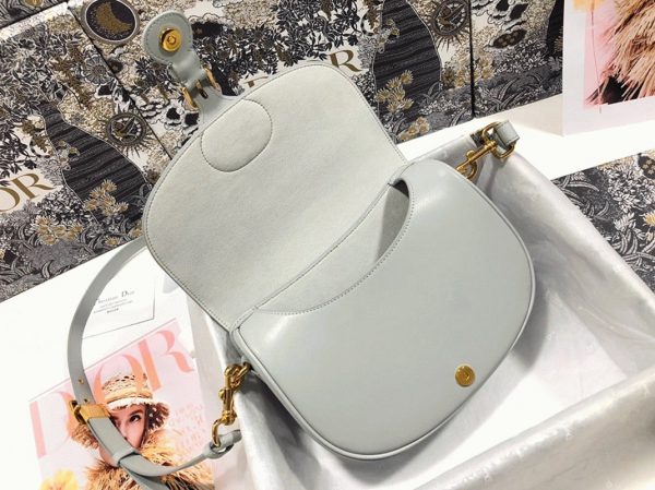 Contrefaçon Sac Dior Bobby Medium en gris – Image 5