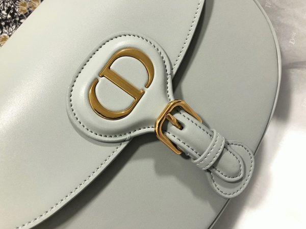 Contrefaçon Sac Dior Bobby Medium en gris – Image 4