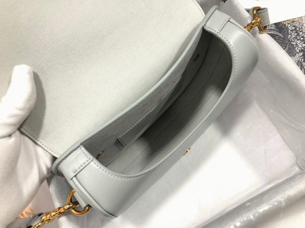 Contrefaçon Sac Dior Bobby Medium en gris – Image 2