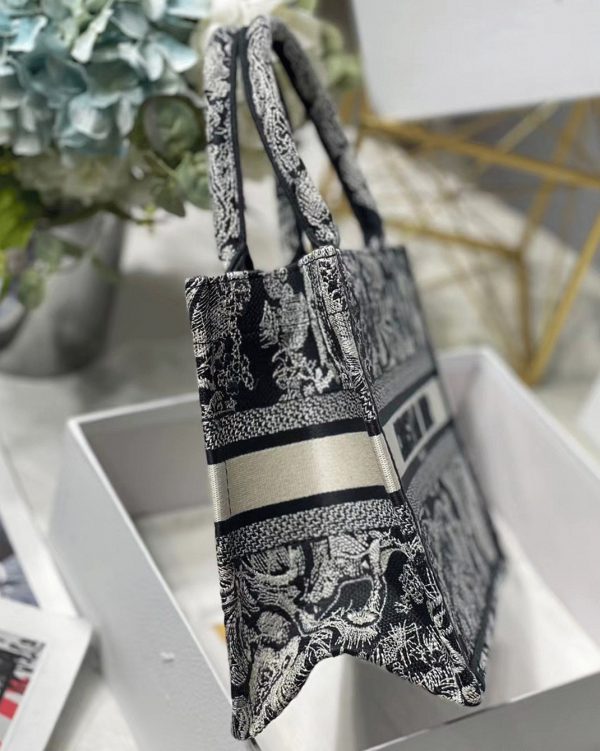 Contrefaçon Petit Sac Dior Book Tote en bleu Toile de Jouy inversée – Image 7