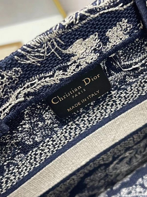 Contrefaçon Petit Sac Dior Book Tote en bleu Toile de Jouy inversée – Image 5
