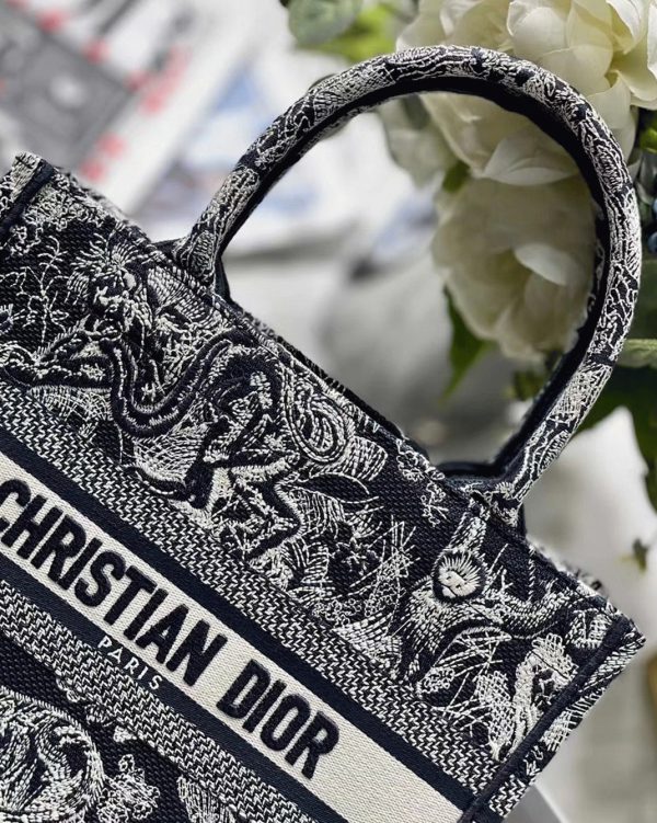 Contrefaçon Petit Sac Dior Book Tote en bleu Toile de Jouy inversée – Image 4