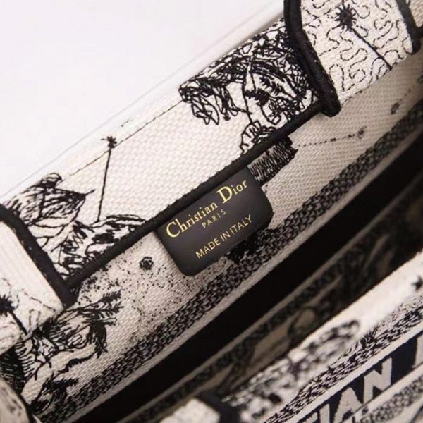 Faux Petit Sac Dior Book Tote en blanc Toile de Jouy brodée Zodiac – Image 8