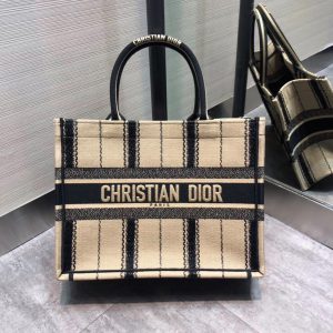 Fausse Sac Dior Book Tote Medium en broderie Bayadère noir et beige