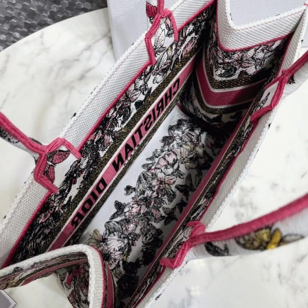 Fausse Sac Dior Book Tote Medium en broderie papillon multicolore – Image 8