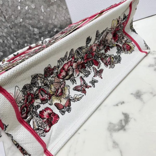 Fausse Sac Dior Book Tote Medium en broderie papillon multicolore – Image 5