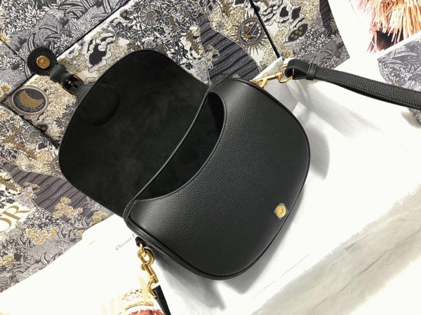 Contrefaçon Sac Dior Bobby Medium en noir – Image 6