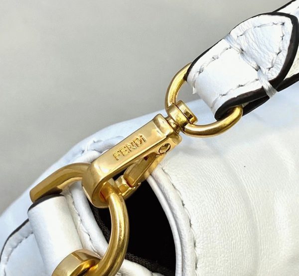 Contrefaçon Fendi Baguette Moyen Sac en FF blanc – Image 5