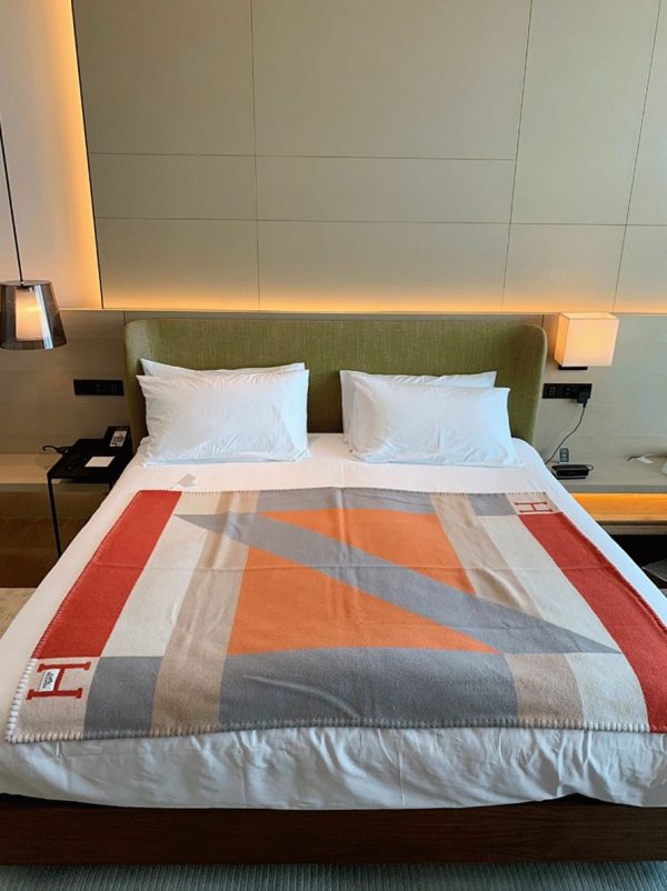 Réplique Couverture H Drapeau Hermès Terracotta et Gris Cachemire – Image 3