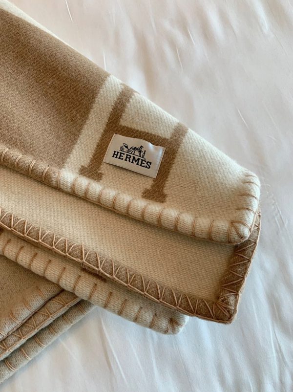 Réplique Couverture H Drapeau Hermès Naturel et Grège Cachemire – Image 11