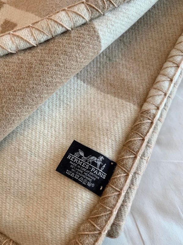 Réplique Couverture H Drapeau Hermès Naturel et Grège Cachemire – Image 7