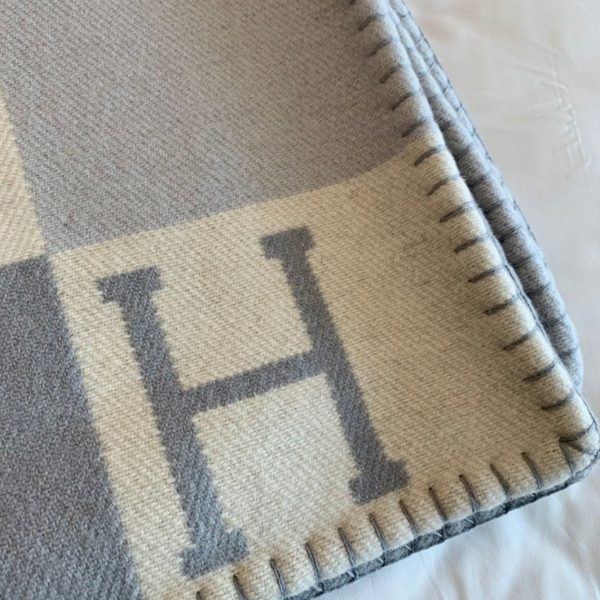Fausse Couverture H Drapeau Hermès Acier et Perle Cachemire – Image 3